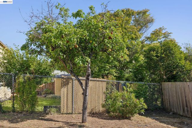 3039 Kansas St, Oakland, CA 94602