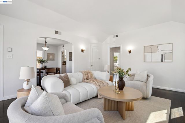 3039 Kansas St, Oakland, CA 94602