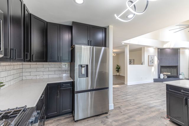 300 6th Street, Wheeling, IL 60090