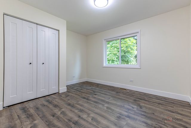 300 6th Street, Wheeling, IL 60090