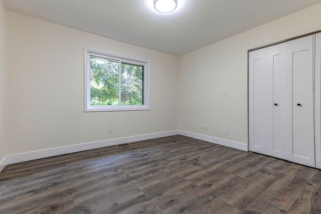 300 6th Street, Wheeling, IL 60090