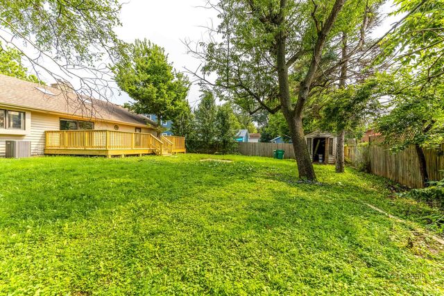 300 6th Street, Wheeling, IL 60090