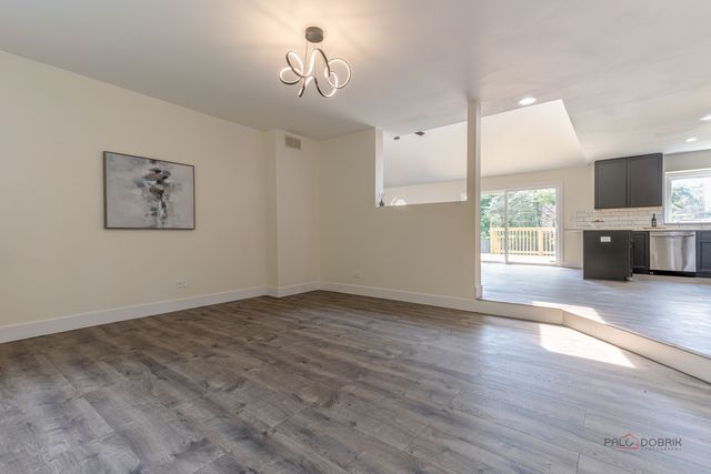 300 6th Street, Wheeling, IL 60090