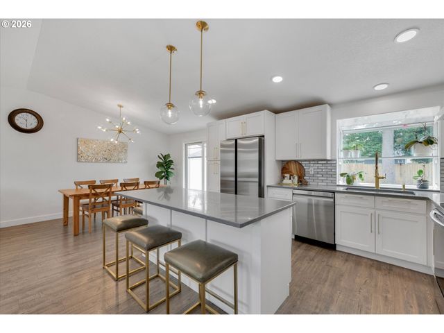 2112 Nw 15TH Ct, Gresham, OR 97030