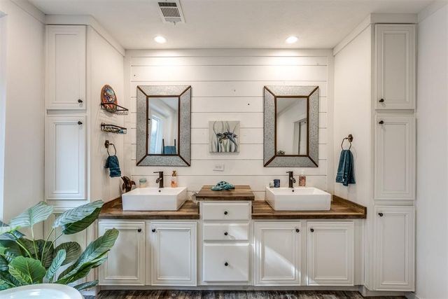 31193 Palimino Drive, Tecumseh, OK 74873