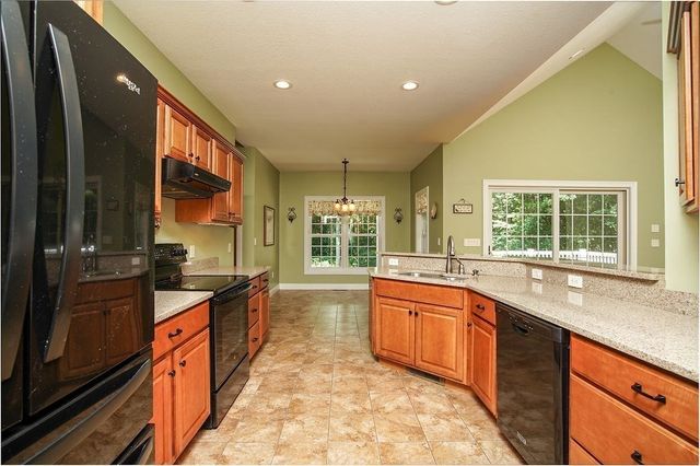 5 Red Bridge Ln, South Hadley, MA 01075