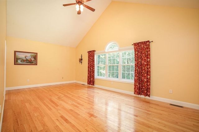 5 Red Bridge Ln, South Hadley, MA 01075