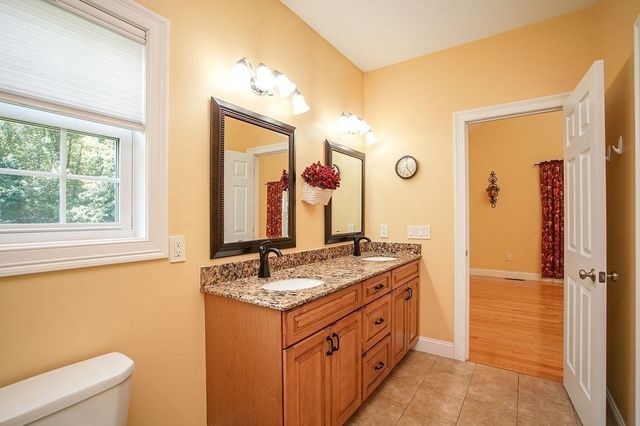 5 Red Bridge Ln, South Hadley, MA 01075