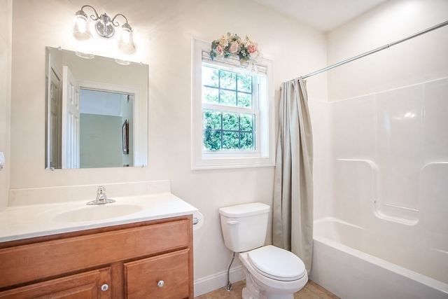 5 Red Bridge Ln, South Hadley, MA 01075