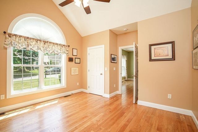 5 Red Bridge Ln, South Hadley, MA 01075