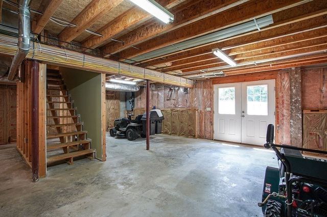 5 Red Bridge Ln, South Hadley, MA 01075