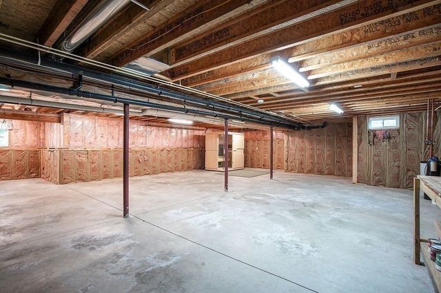 5 Red Bridge Ln, South Hadley, MA 01075