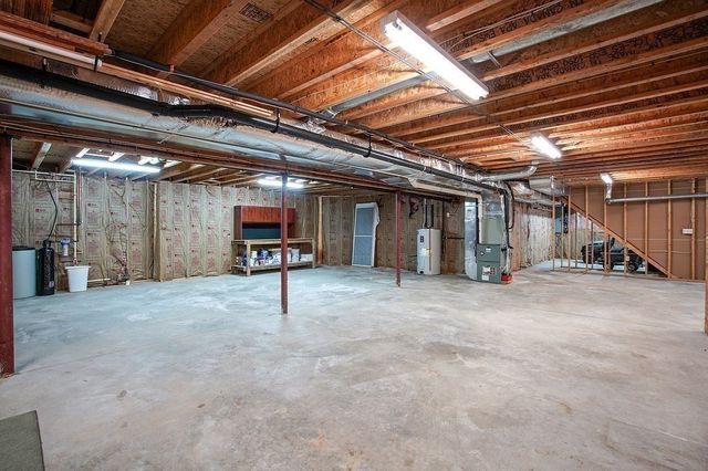 5 Red Bridge Ln, South Hadley, MA 01075