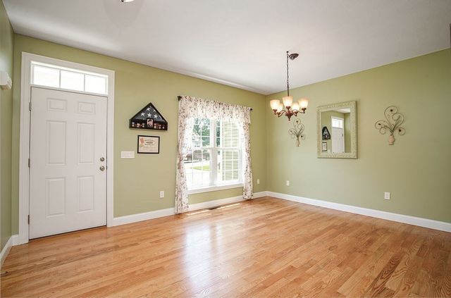 5 Red Bridge Ln, South Hadley, MA 01075