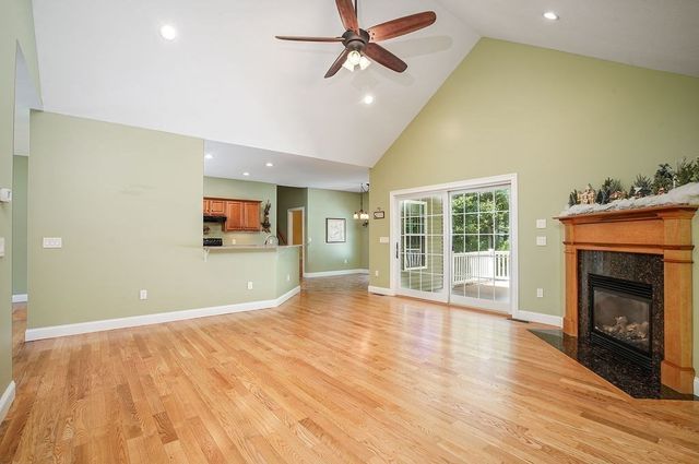 5 Red Bridge Ln, South Hadley, MA 01075