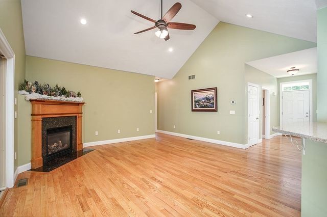 5 Red Bridge Ln, South Hadley, MA 01075