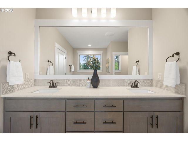 15459 Se SACAGAWEA St, Happy Valley, OR 97086