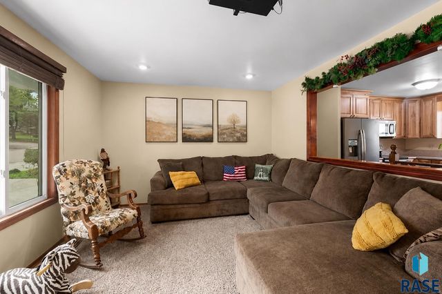 2104 E Tricia Ln Lane, Sioux Falls, SD 57103