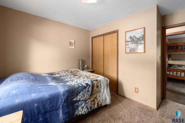 2104 E Tricia Ln Lane, Sioux Falls, SD 57103