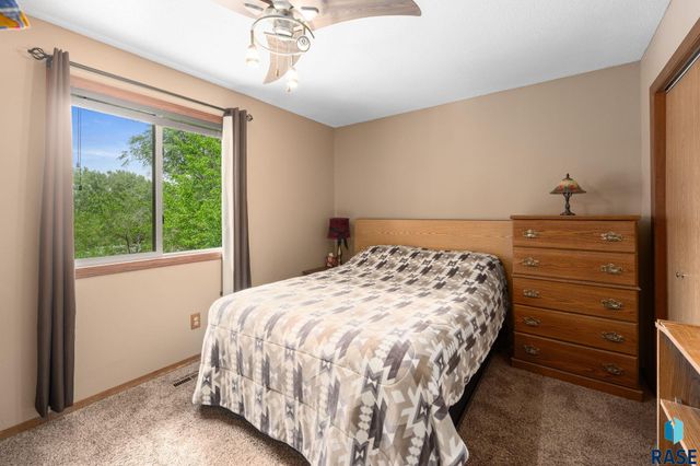 2104 E Tricia Ln Lane, Sioux Falls, SD 57103