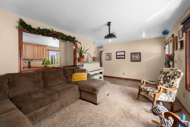 2104 E Tricia Ln Lane, Sioux Falls, SD 57103