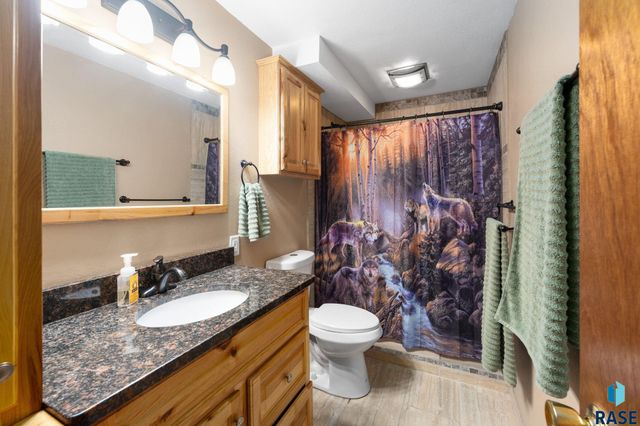 2104 E Tricia Ln Lane, Sioux Falls, SD 57103