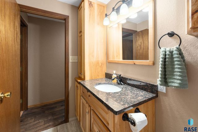 2104 E Tricia Ln Lane, Sioux Falls, SD 57103