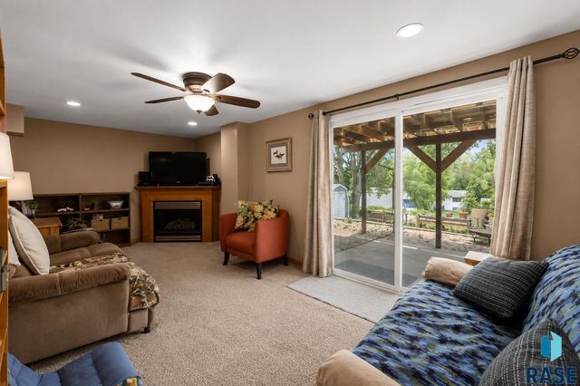 2104 E Tricia Ln Lane, Sioux Falls, SD 57103