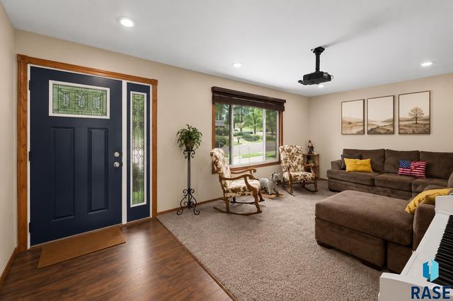 2104 E Tricia Ln Lane, Sioux Falls, SD 57103