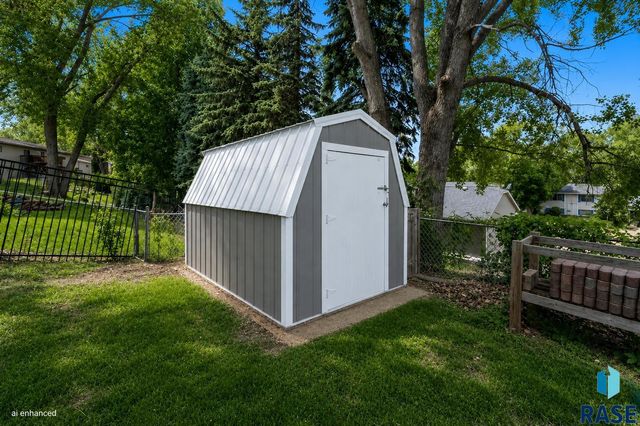 2104 E Tricia Ln Lane, Sioux Falls, SD 57103