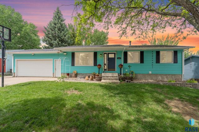 2104 E Tricia Ln Lane, Sioux Falls, SD 57103