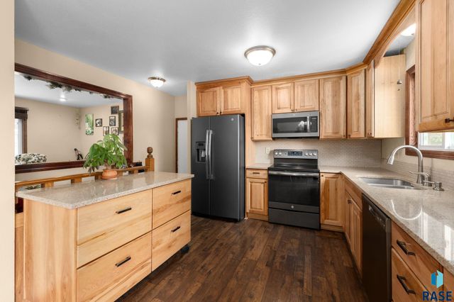 2104 E Tricia Ln Lane, Sioux Falls, SD 57103