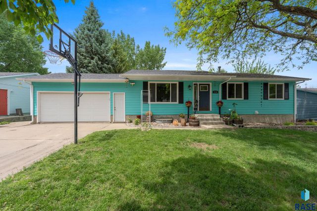 2104 E Tricia Ln Lane, Sioux Falls, SD 57103
