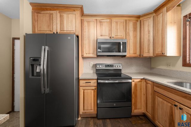 2104 E Tricia Ln Lane, Sioux Falls, SD 57103