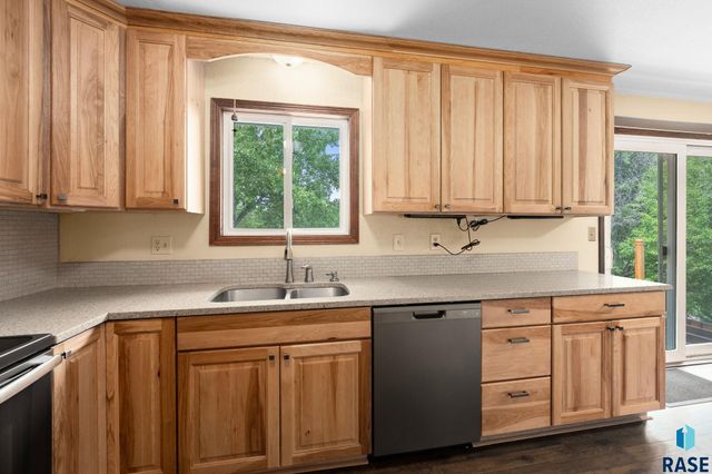 2104 E Tricia Ln Lane, Sioux Falls, SD 57103