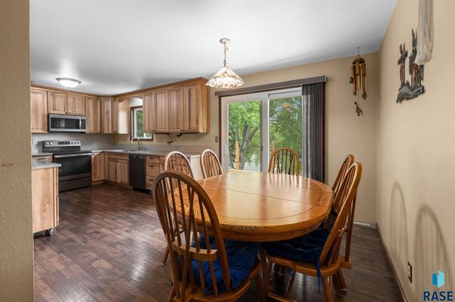 2104 E Tricia Ln Lane, Sioux Falls, SD 57103