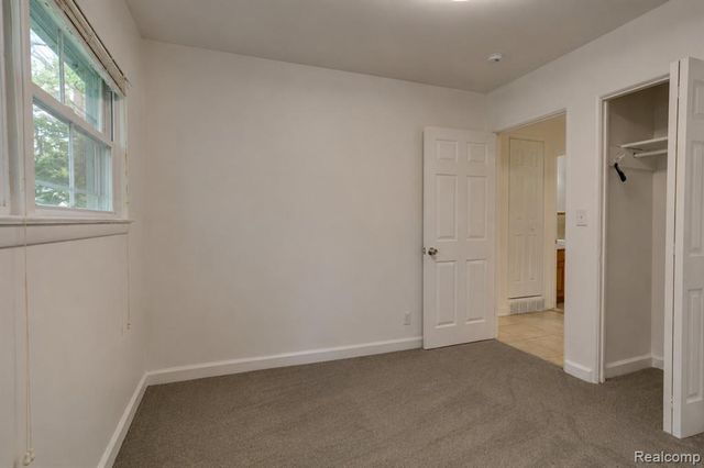 648 S Cass Lake Road, Waterford, MI 48328