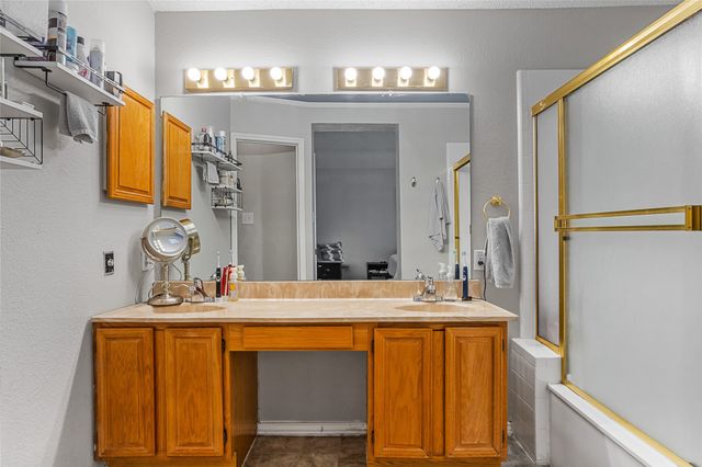 5200 Foley Drive, Arlington, TX 76013