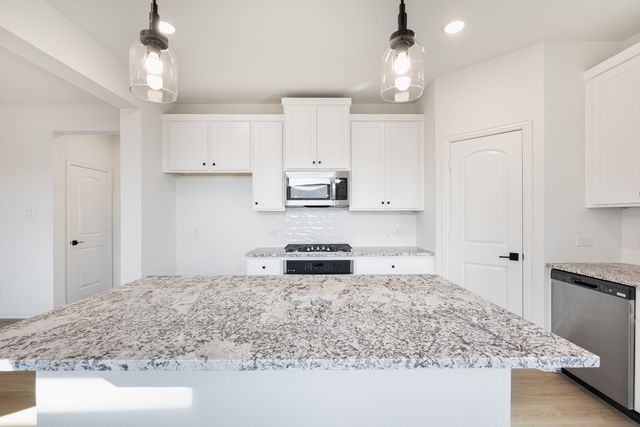 192 Pintail Lane, Rhome, TX 76078