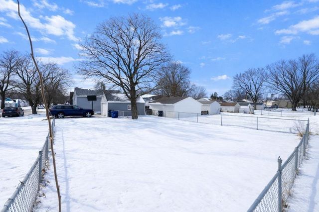 2425 Randolph Street, Waterloo, IA 50702