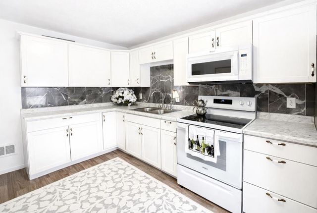 2425 Randolph Street, Waterloo, IA 50702