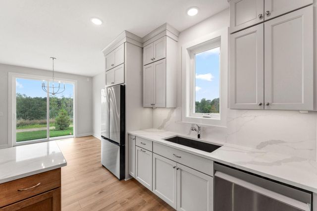 1564 Creekwood, New Richmond, WI 54017