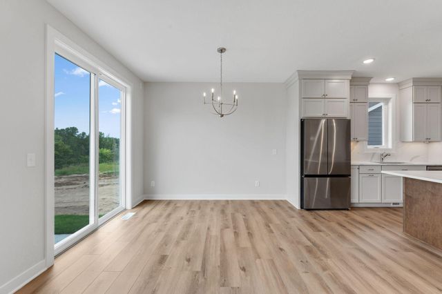 1564 Creekwood, New Richmond, WI 54017