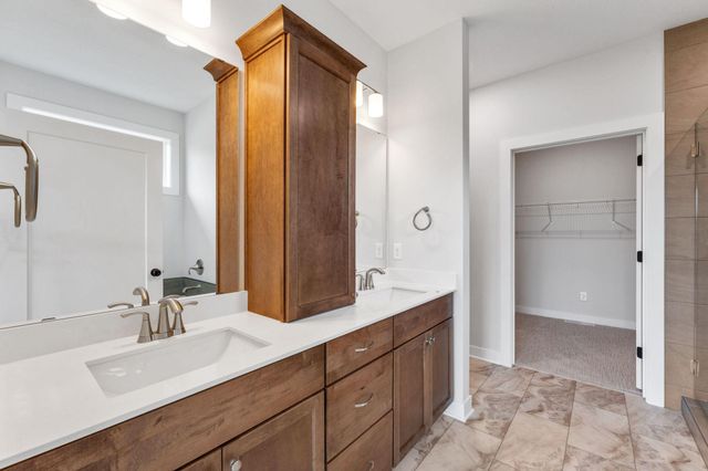 1564 Creekwood, New Richmond, WI 54017