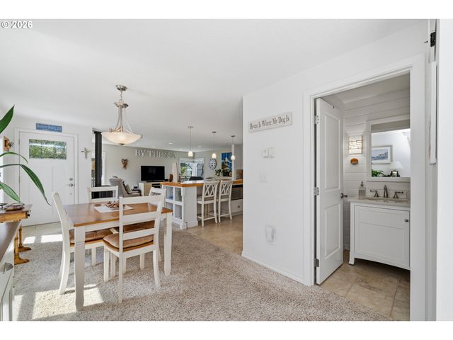 610 S ANCHOR St, Rockaway Beach, OR 97136