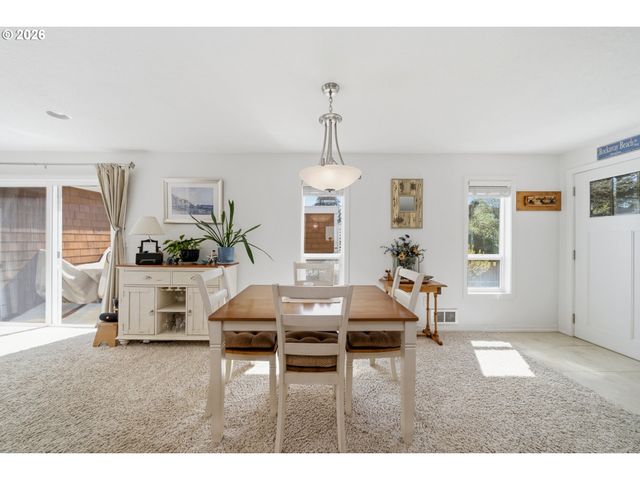 610 S ANCHOR St, Rockaway Beach, OR 97136