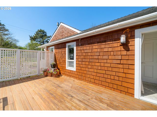 610 S ANCHOR St, Rockaway Beach, OR 97136