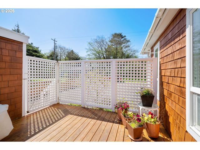 610 S ANCHOR St, Rockaway Beach, OR 97136