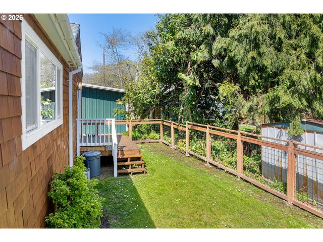 610 S ANCHOR St, Rockaway Beach, OR 97136