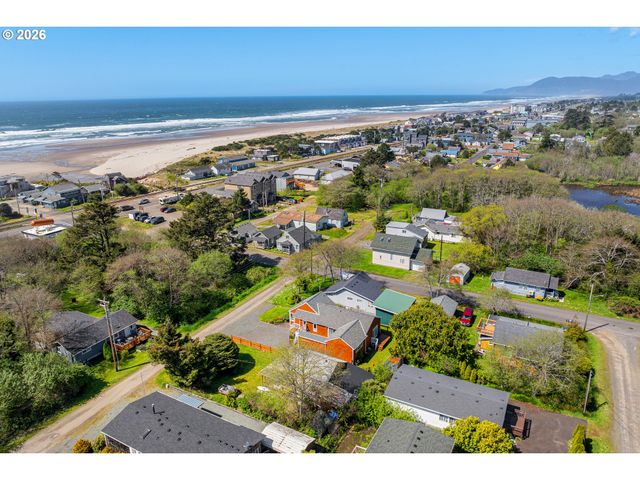 610 S ANCHOR St, Rockaway Beach, OR 97136